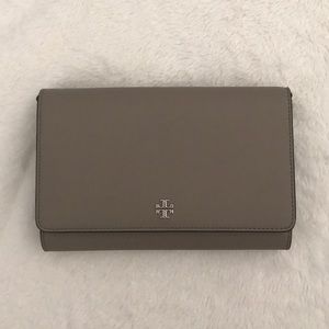 Tory Burch ‘Robinson’ Leather Wallet on a Chain